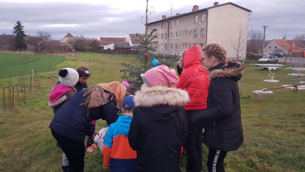 Rozsvícení a&nbsp;žehnání vánočního stromu Stroupeč