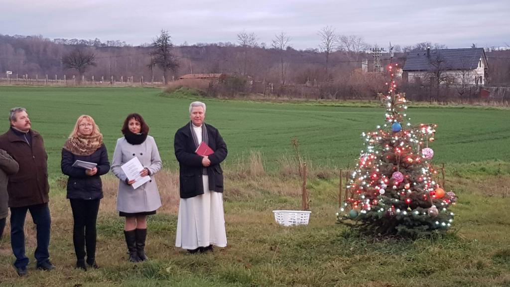 Rozsvícení a&nbsp;žehnání vánočního stromu Stroupeč