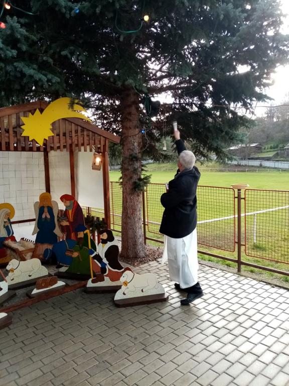 Žehnání a&nbsp;rozsvícení stromečku Žiželice