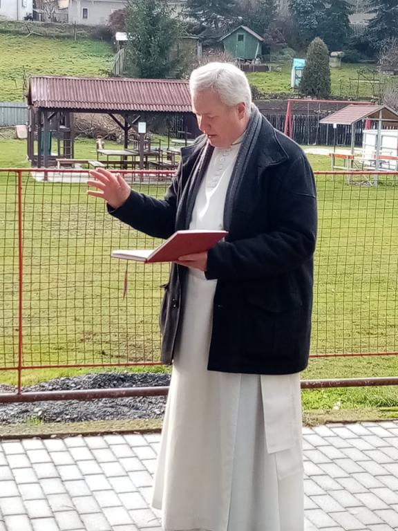 Žehnání a&nbsp;rozsvícení stromečku Žiželice