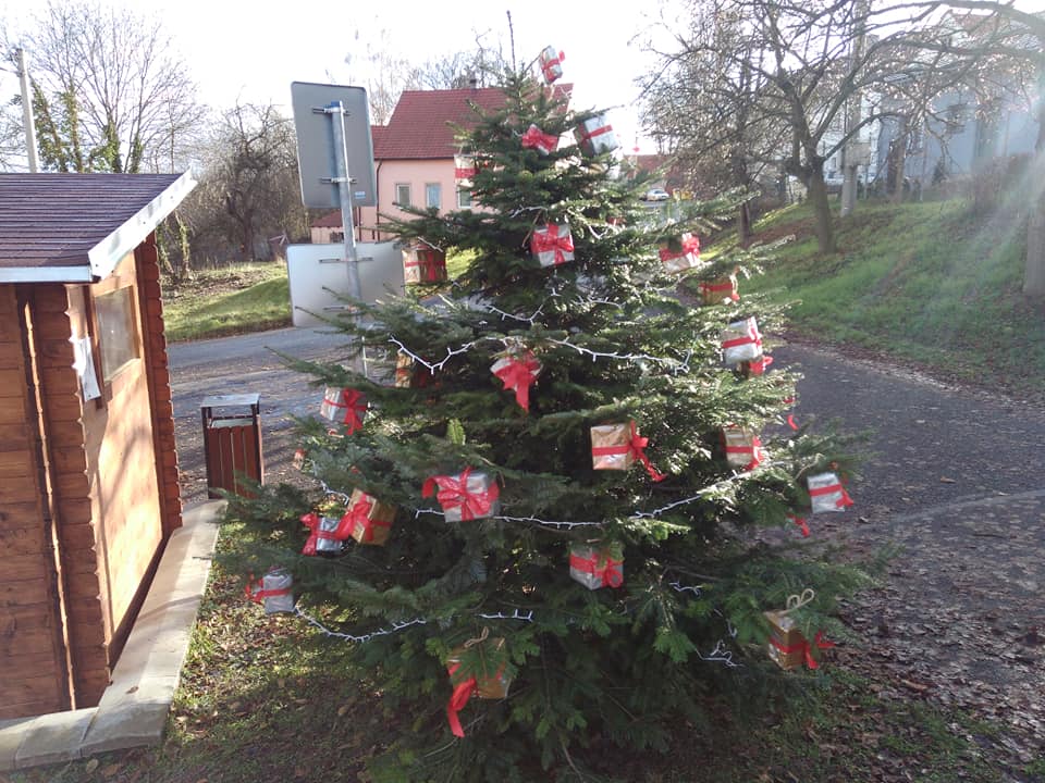 Rozsvícení a&nbsp;žehnání vánočního stromu Hořetice
