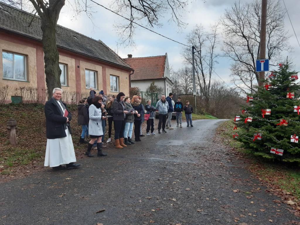 Rozsvícení a&nbsp;žehnání vánočního stromu Hořetice