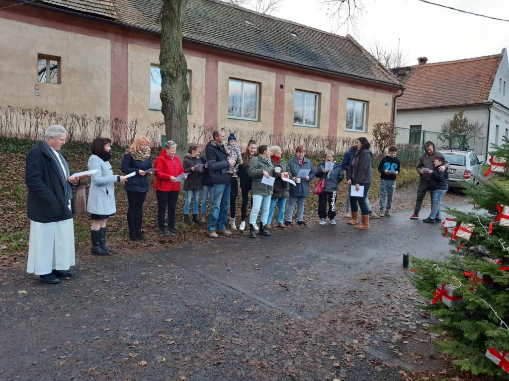 Rozsvícení a&nbsp;žehnání vánočního stromu Hořetice