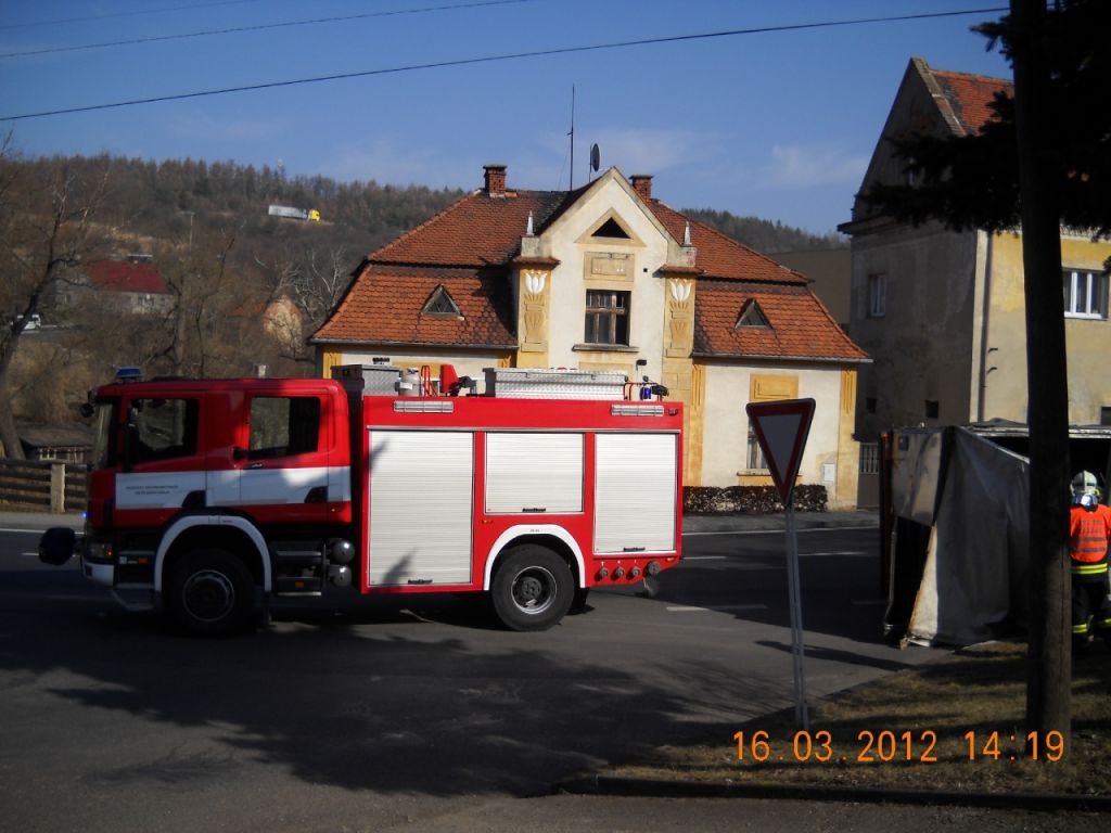 Převrácený kamion Žiželice 16.3.2012