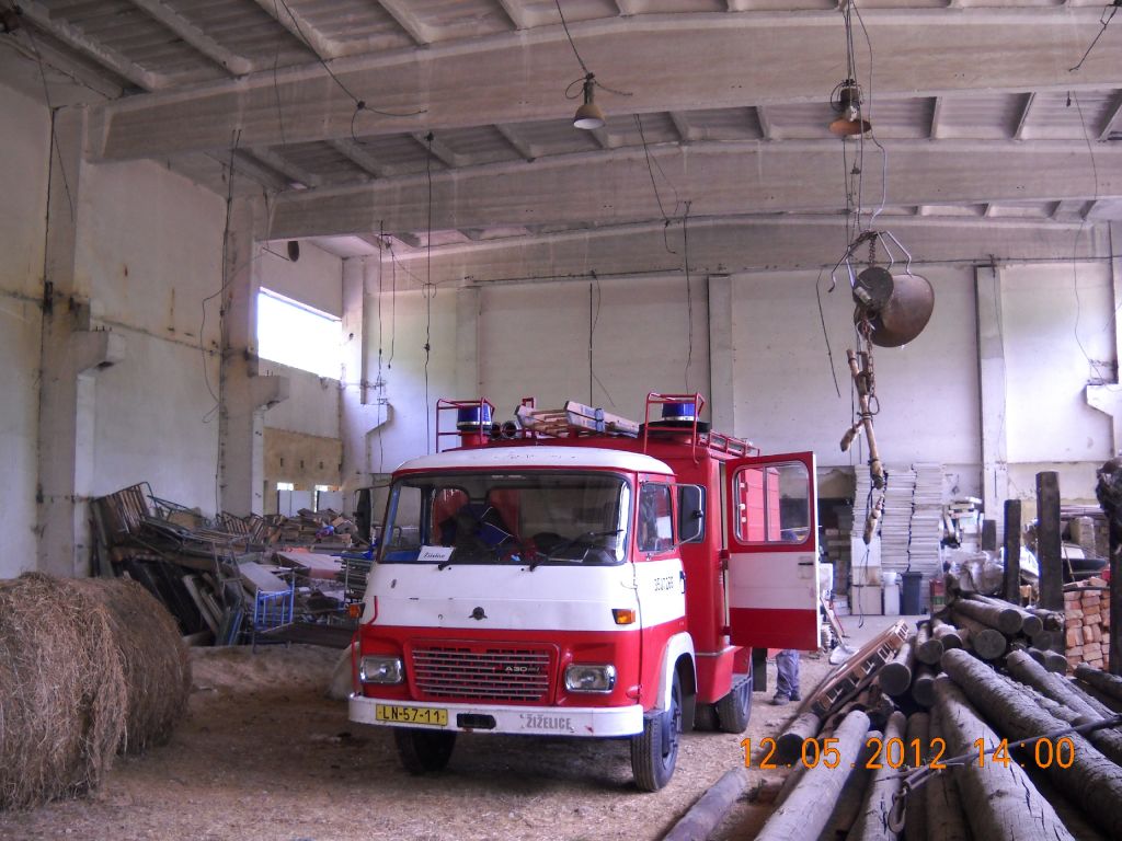 Čerpání vody sklepení Vysočany p.&nbsp;Hyhlan 12.5.2012