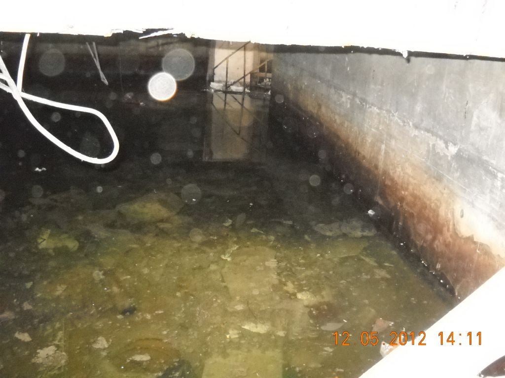 Čerpání vody sklepení Vysočany p.&nbsp;Hyhlan 12.5.2012