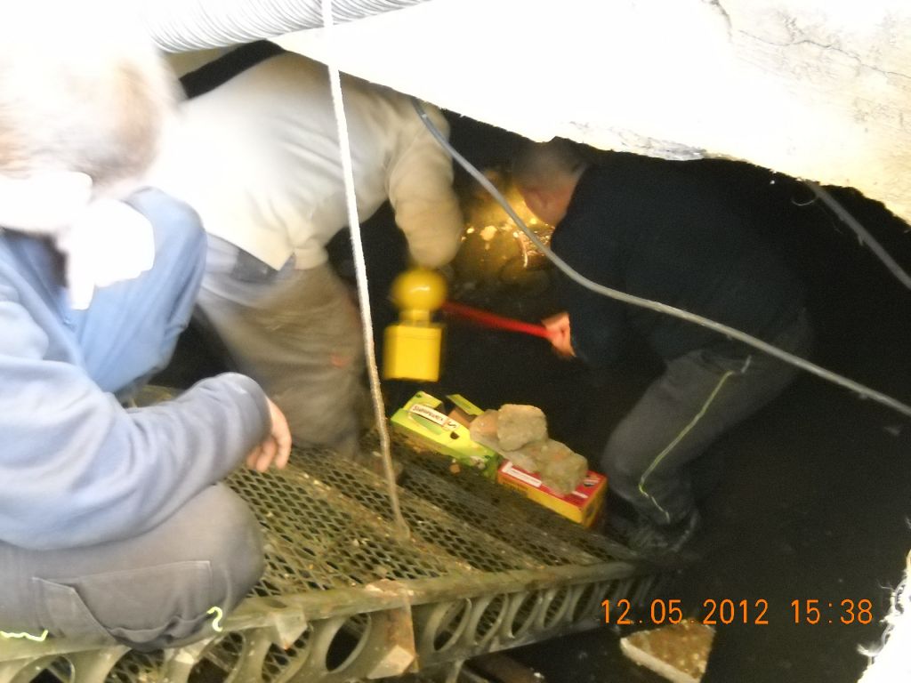 Čerpání vody sklepení Vysočany p.&nbsp;Hyhlan 12.5.2012