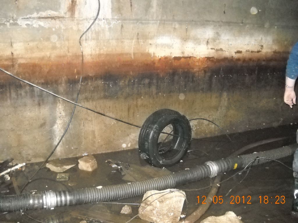 Čerpání vody sklepení Vysočany p.&nbsp;Hyhlan 12.5.2012