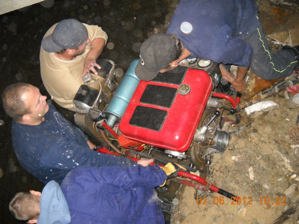 Čerpání vody sklepení Vysočany p.&nbsp;Hyhlan 12.5.2012