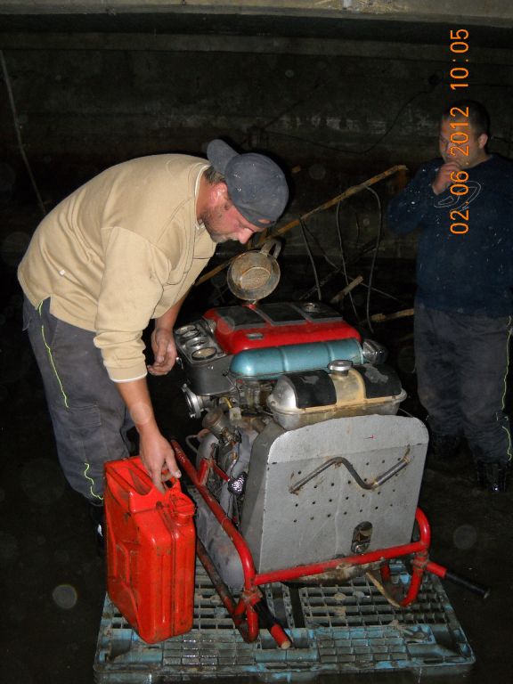 Čerpání vody sklepení Vysočany p.&nbsp;Hyhlan 12.5.2012