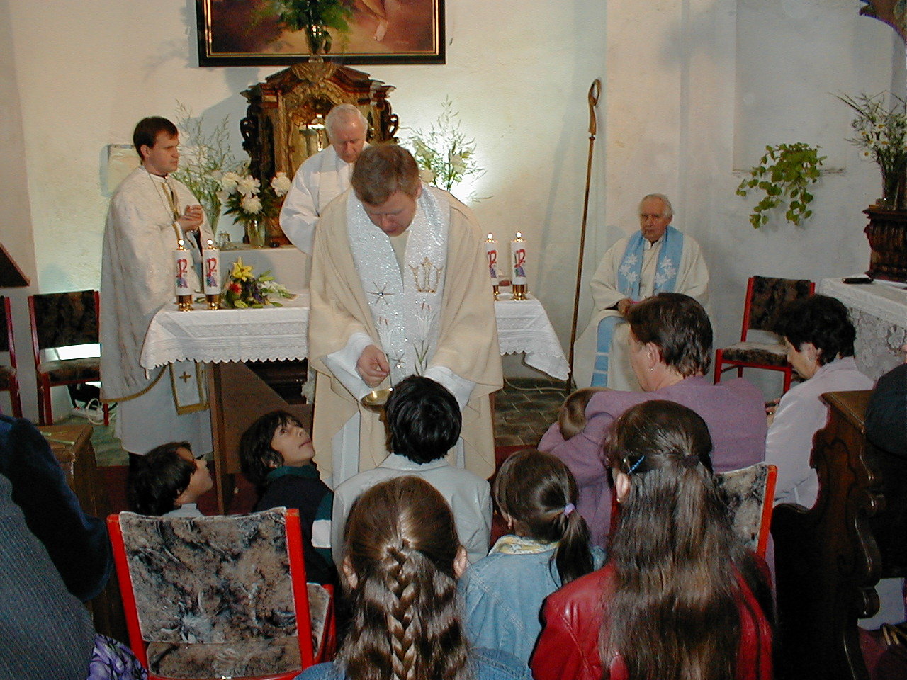 občané u&nbsp;svatého přijímání