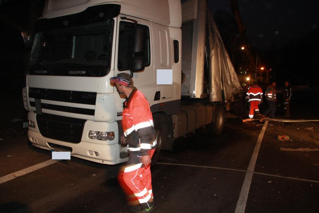 Převrácený kamion Žiželice 16.3.2012