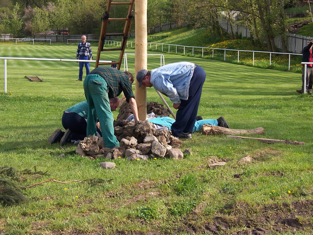 Stavění májky 2008