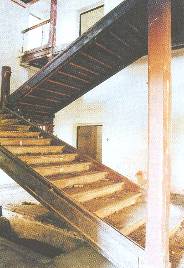 Stroupeč - schodiště v interiéru zámečku