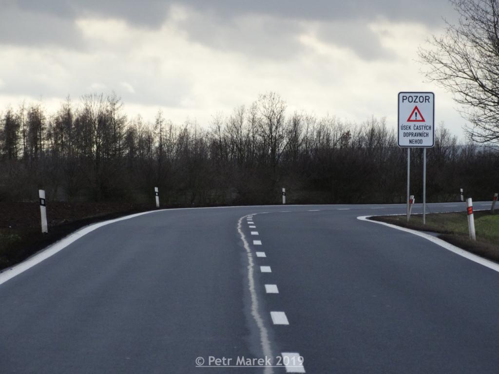 značky na&nbsp;silnici