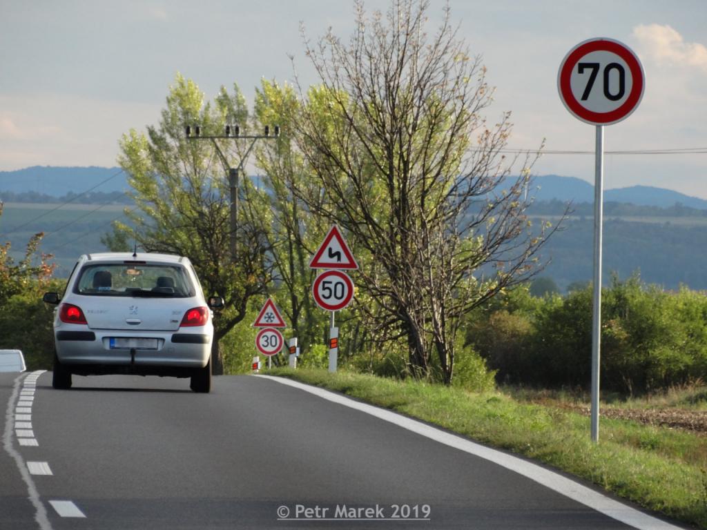 značky na&nbsp;silnici